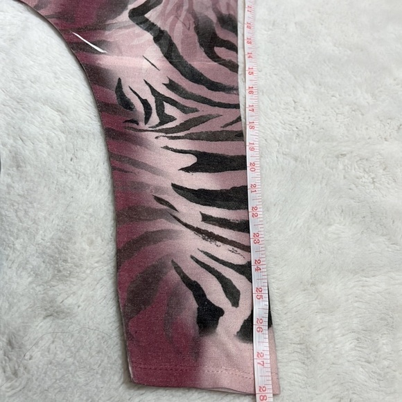 Via Vitale oversized knit top crew neck with drop shoulder rhinestone detail - Picture 15 of 15